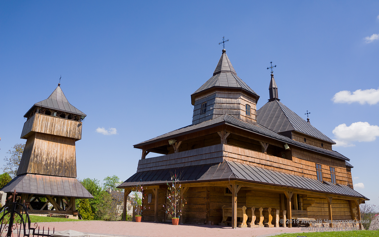 Дерев'яна церква Святої Параскеви П'ятниці та дзвіниця